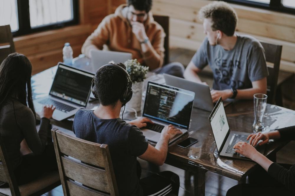Müşteri İlişkileri Yönetimi için En İyi CRM Yazılımı Seçimi